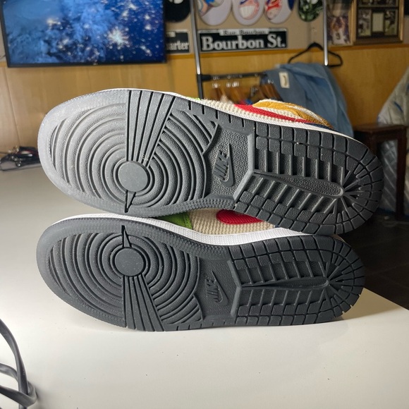 Kid's Air Jordan 1 Mid SE GS "Messy Room boys size 4Y - Picture 4 of 7